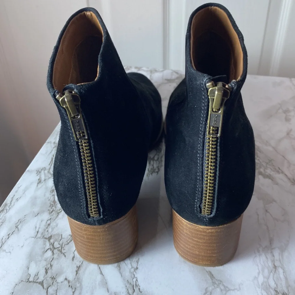 Seychelles Floodplain Suede  Bootie Black Size 8.5  Ankle Boots 2” heel
